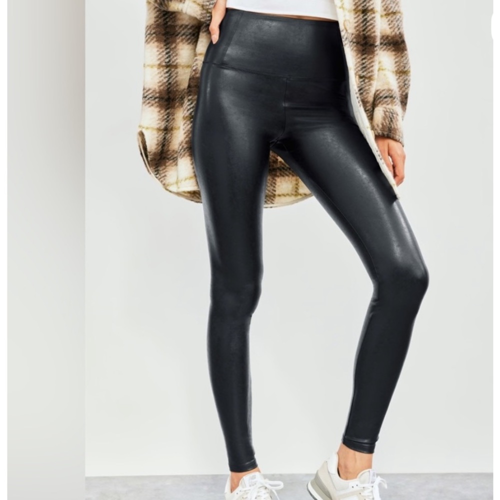 Aritzia Wilfred Free Daria Legging